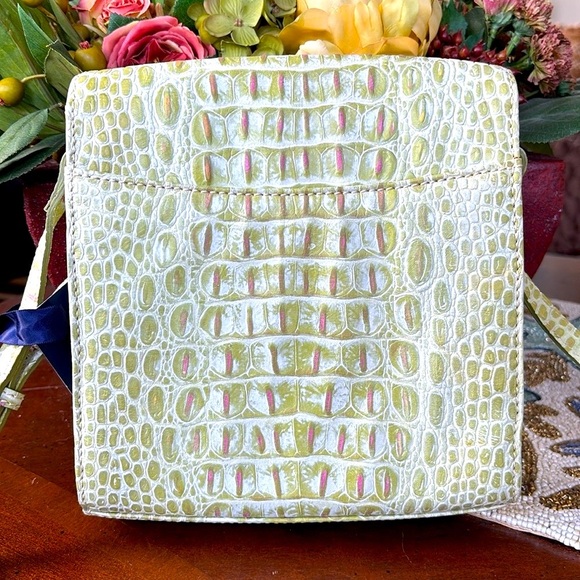 Brand New Dooney & Bourke Crocodile Embossed Leather Green Crossbody Purse - Picture 8 of 16